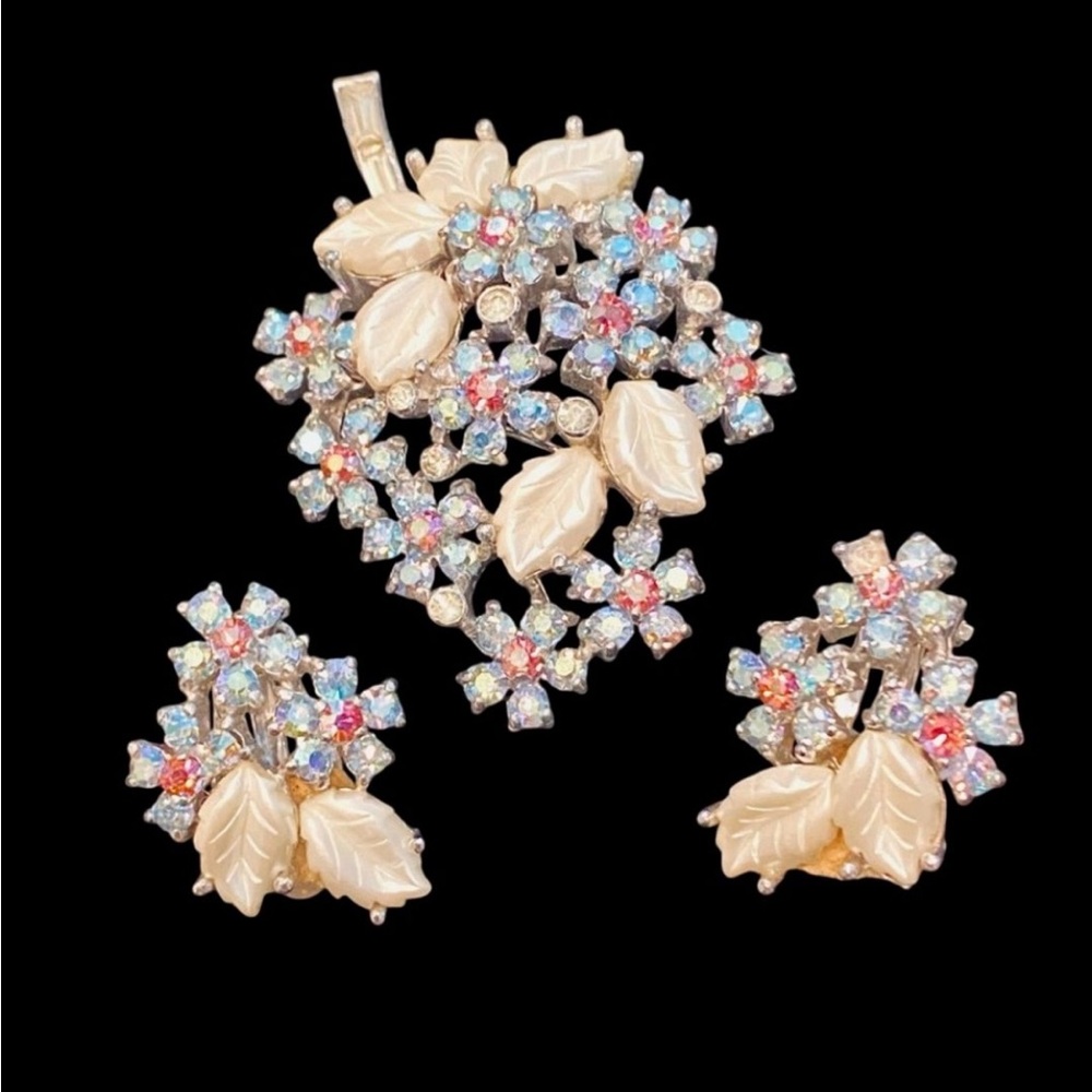 Vintage Estate Jomaz Demi Parure Set Brooch & Earrings Molded Glass Leaves